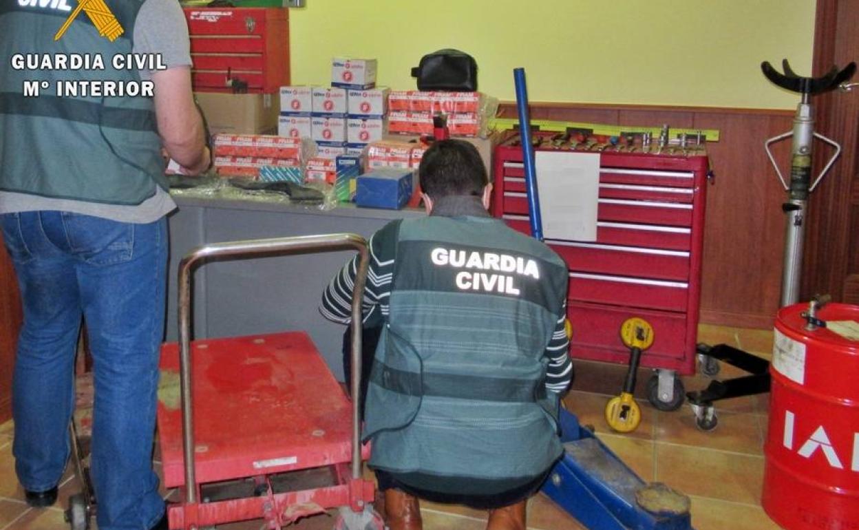 Detienen a dos vecinos de Higuera de Vargas por dos robos en una vivienda