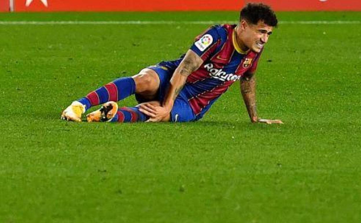 Coutinho, tras lesionarse ante el Eibar. 