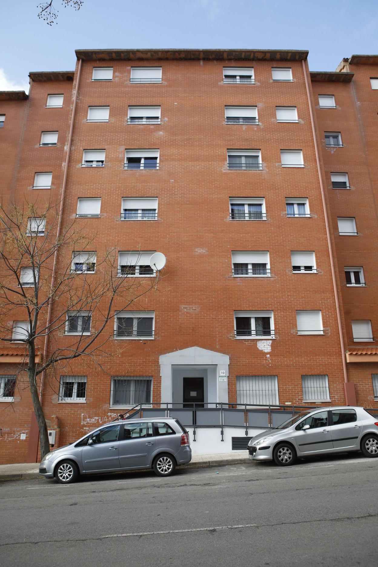 Fachada del bloque 2, número 10 de la calle Ródano. 