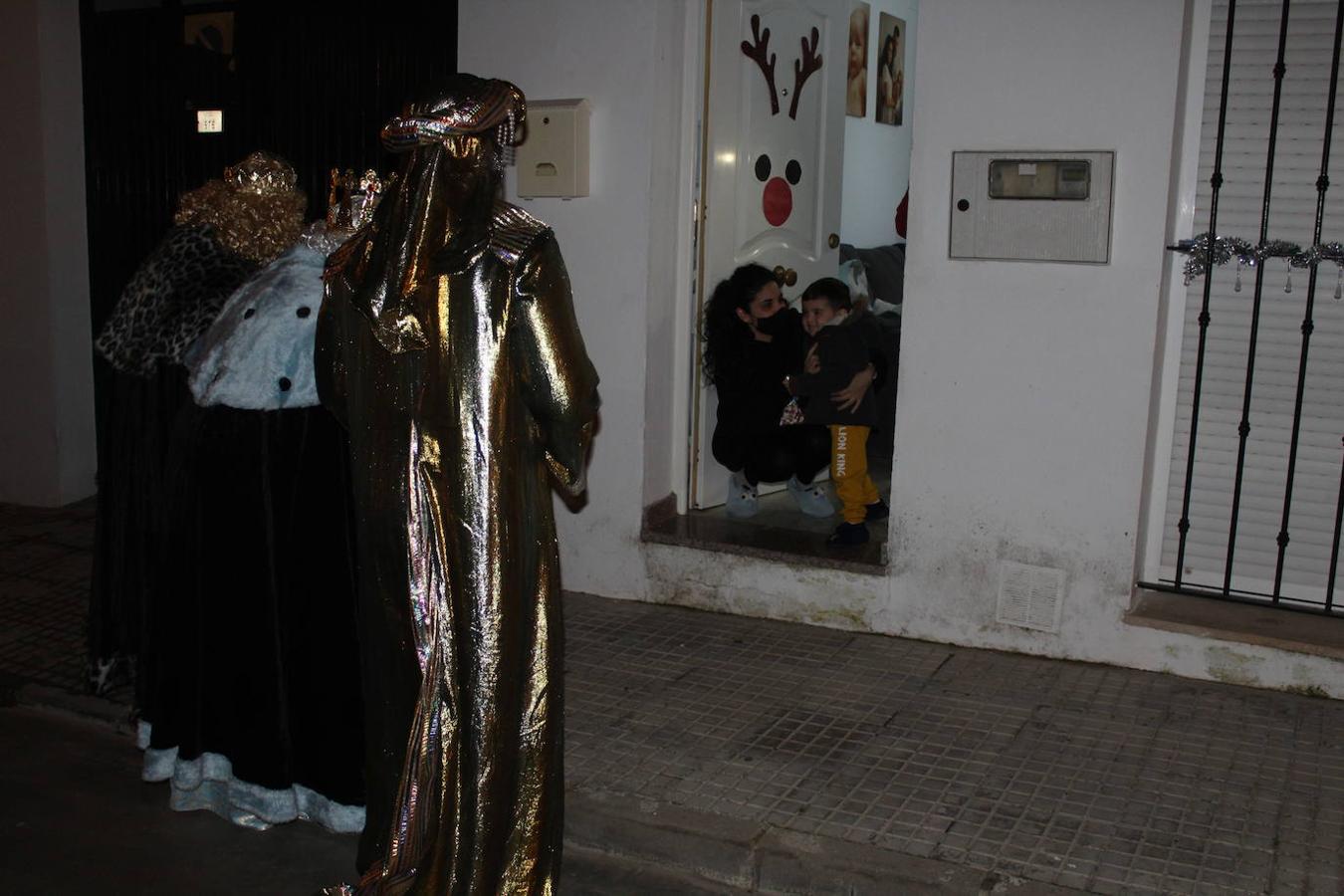 Otros, al ser simplemente contactos estrechos, podían estar con sus padres 