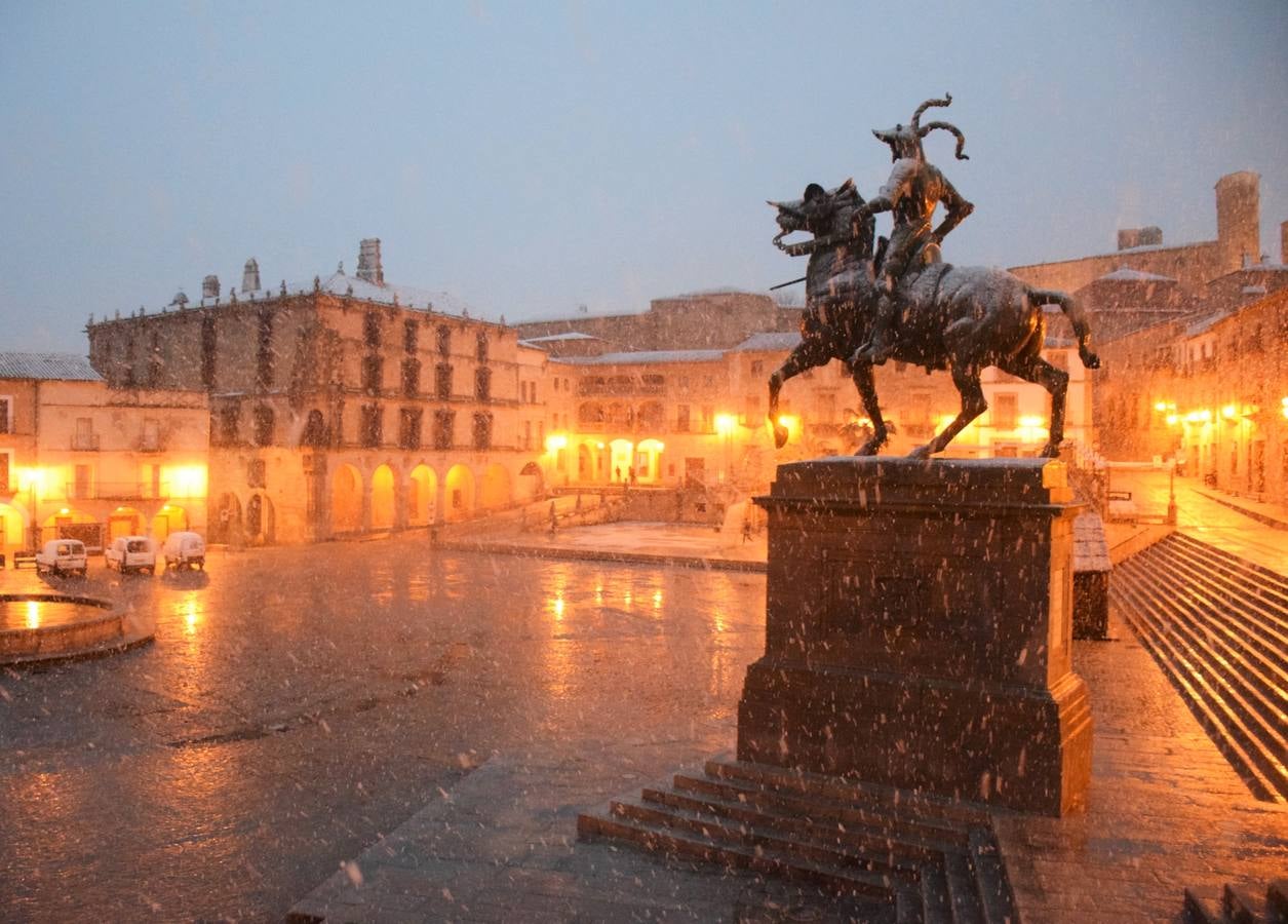 Nevada en la Plaza Mayor de Trujillo