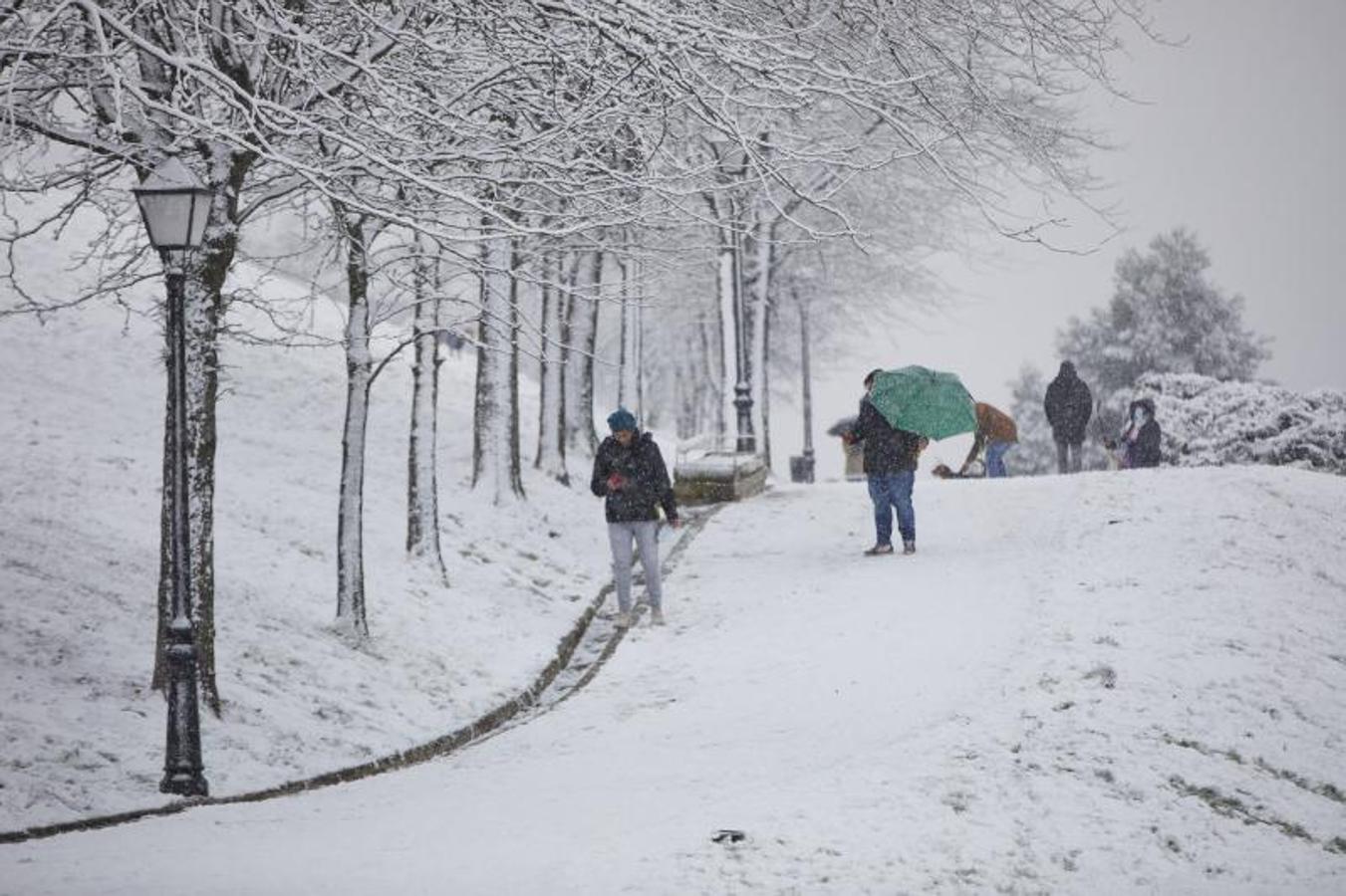 Nieve en el Parque del Cerro del Tío Pío tras el paso de la borrasca Filomena, en Madrid (España).