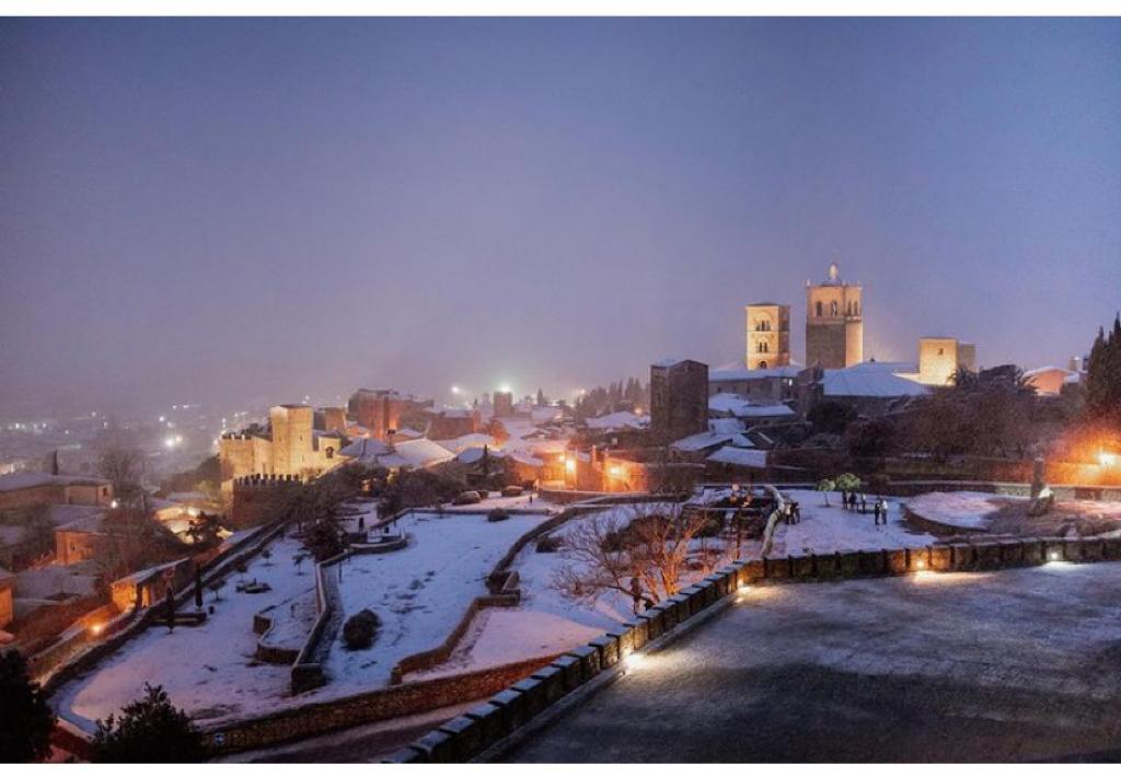 Nieve en la Finca El Dehesón. Charca de la finca al lado De la Fuente Potargo