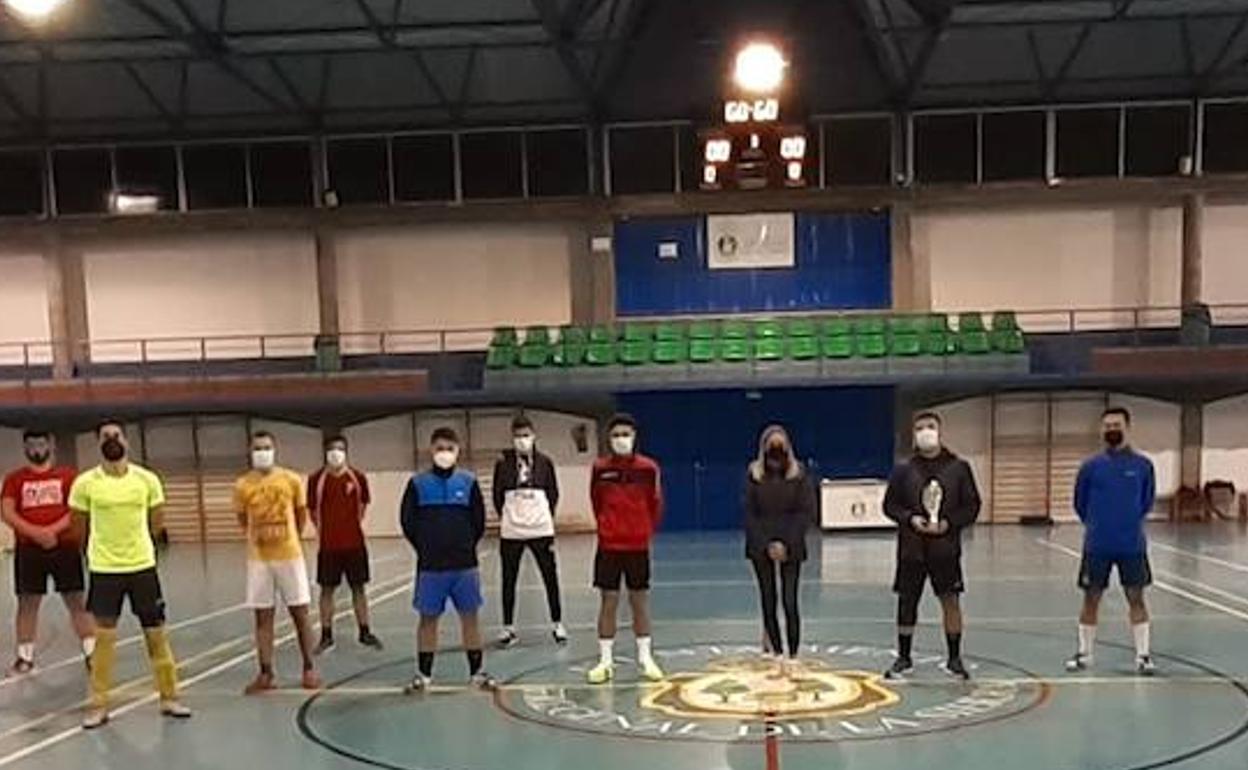 Entrega del trofeo de la liga de fútbol sala