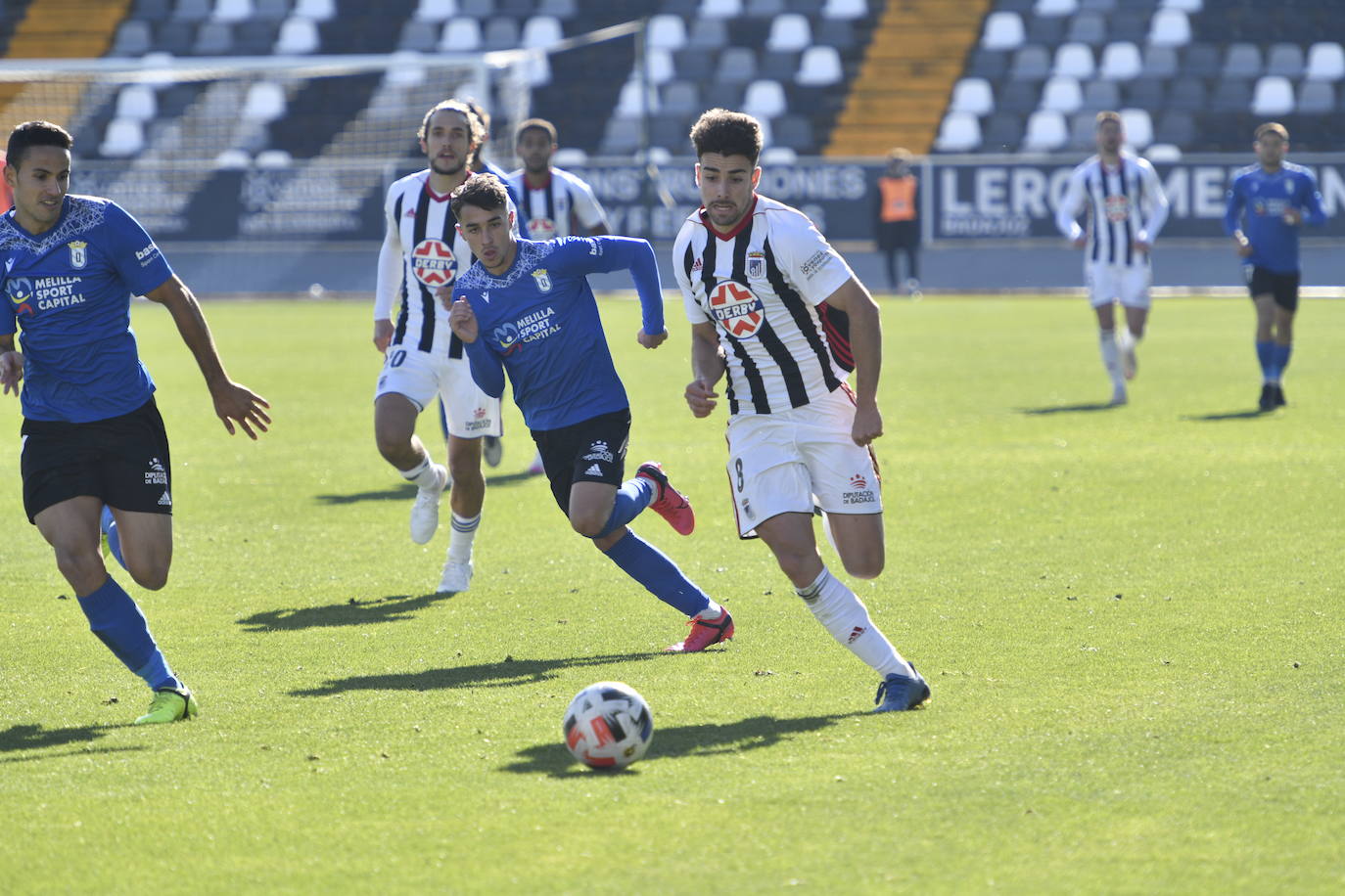 Fotos: El Badajoz vence al Melilla por 2-0 en el Nuevo Vivero