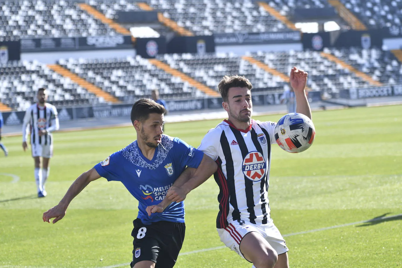 Fotos: El Badajoz vence al Melilla por 2-0 en el Nuevo Vivero