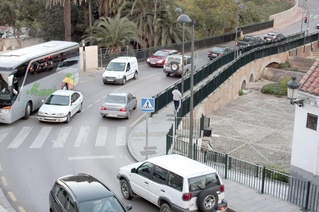 Tráfico en la conexión de Fuente Concejo y Ronda de Vadillo, donde se llega a los 18.000 vehículos diarios, según recoge el Pimus. 