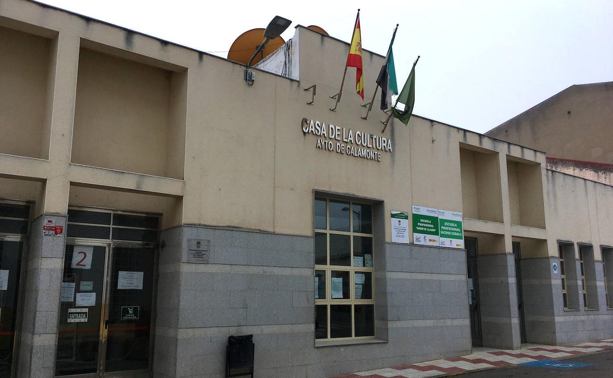 Fachada de la Casa de la Cultura, responsable de muchas de las actuaciones culturales en la localidad 