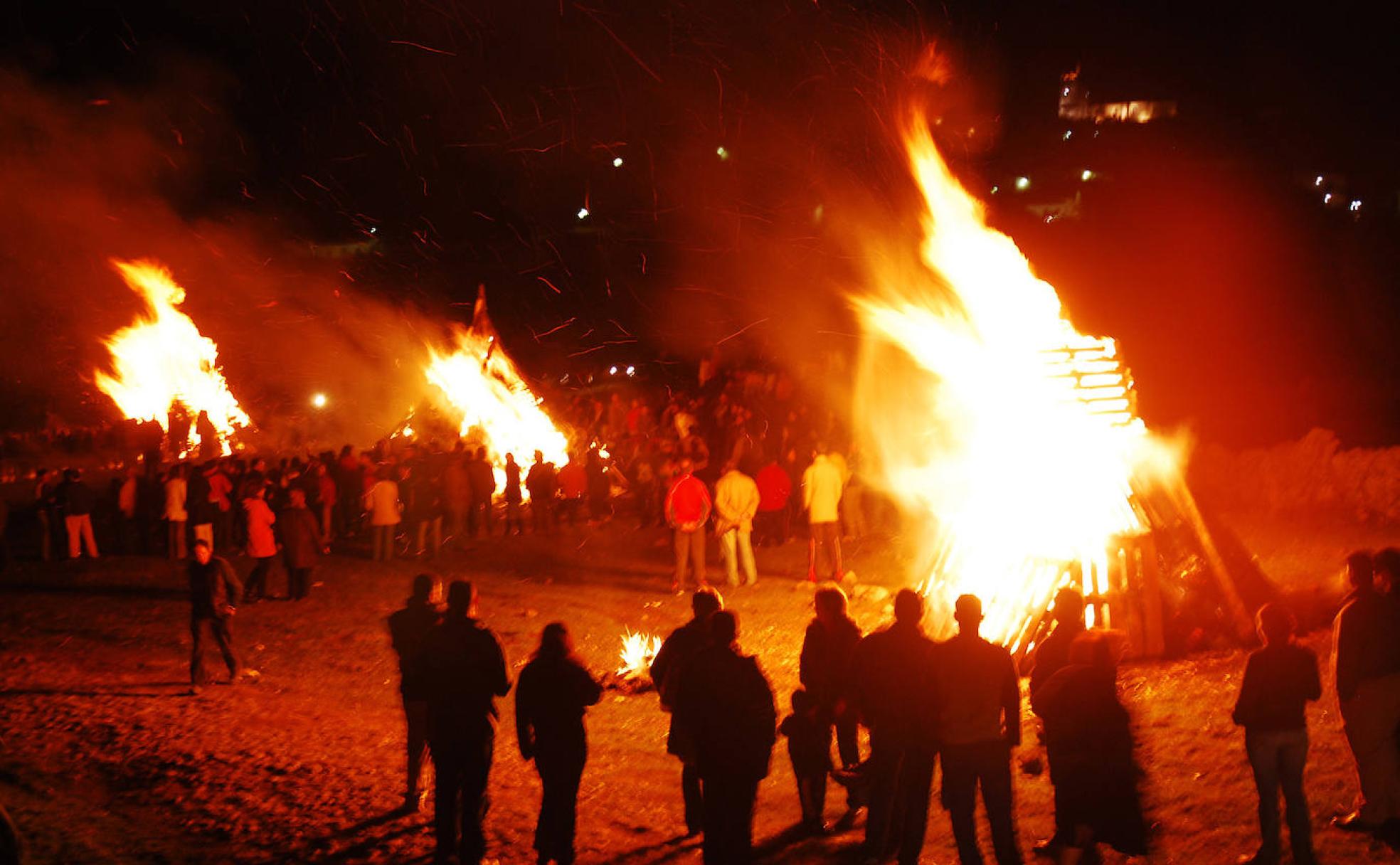 Celebración de San Antón, en Brozas. Imagen del libro 'A los 20 de enero. Un paseo fotográfico por fiestas del mes primero'.