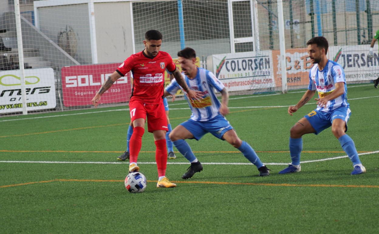 Javi Zarzo en el partido de ida del Mérida en Villarrubia. 