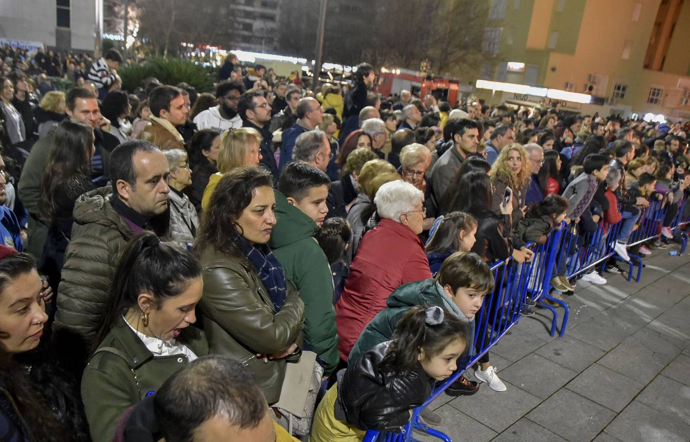 Los pacenses atentos al comienzo de la quema del Marimanta, 2020