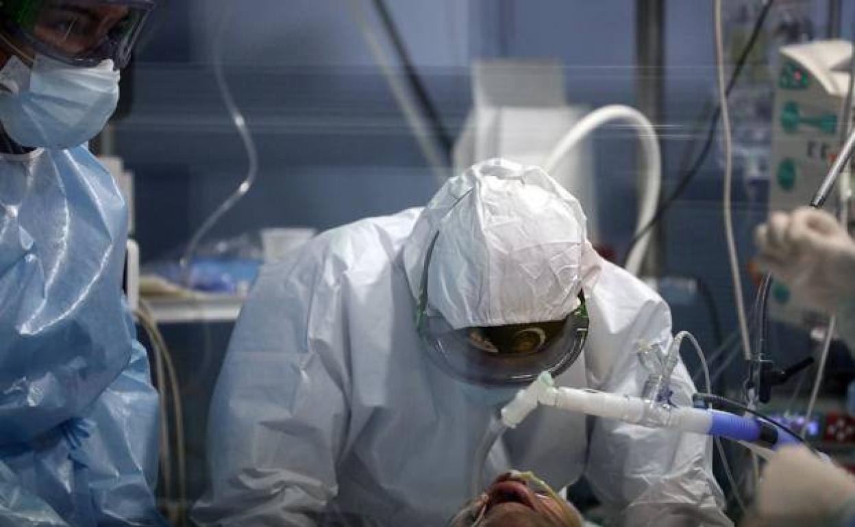 Vuelta a la treintena de casos activos