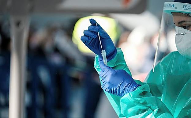 La región comunica 18 muertes y marca un nuevo máximo en las UCI con 99 pacientes