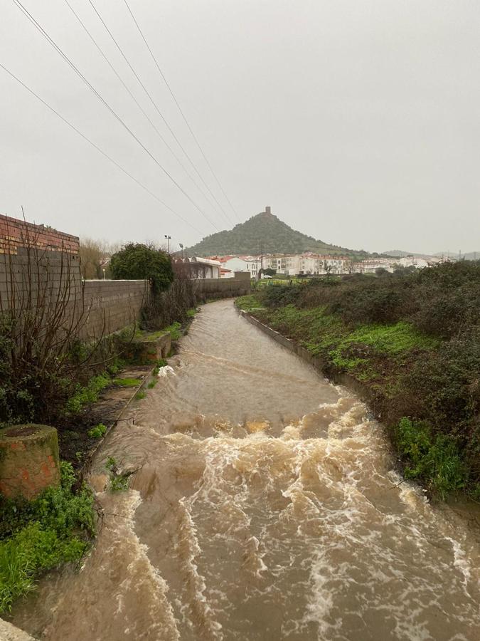 Fotos: La rivera de Alconchel empieza a desbordarse