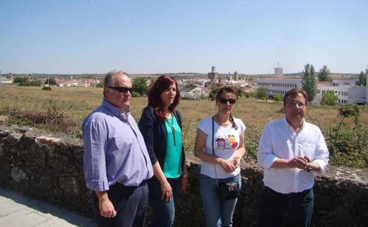 Visita del presidente de la Junta a los terrenos cedidos para la construcción de la residencia 