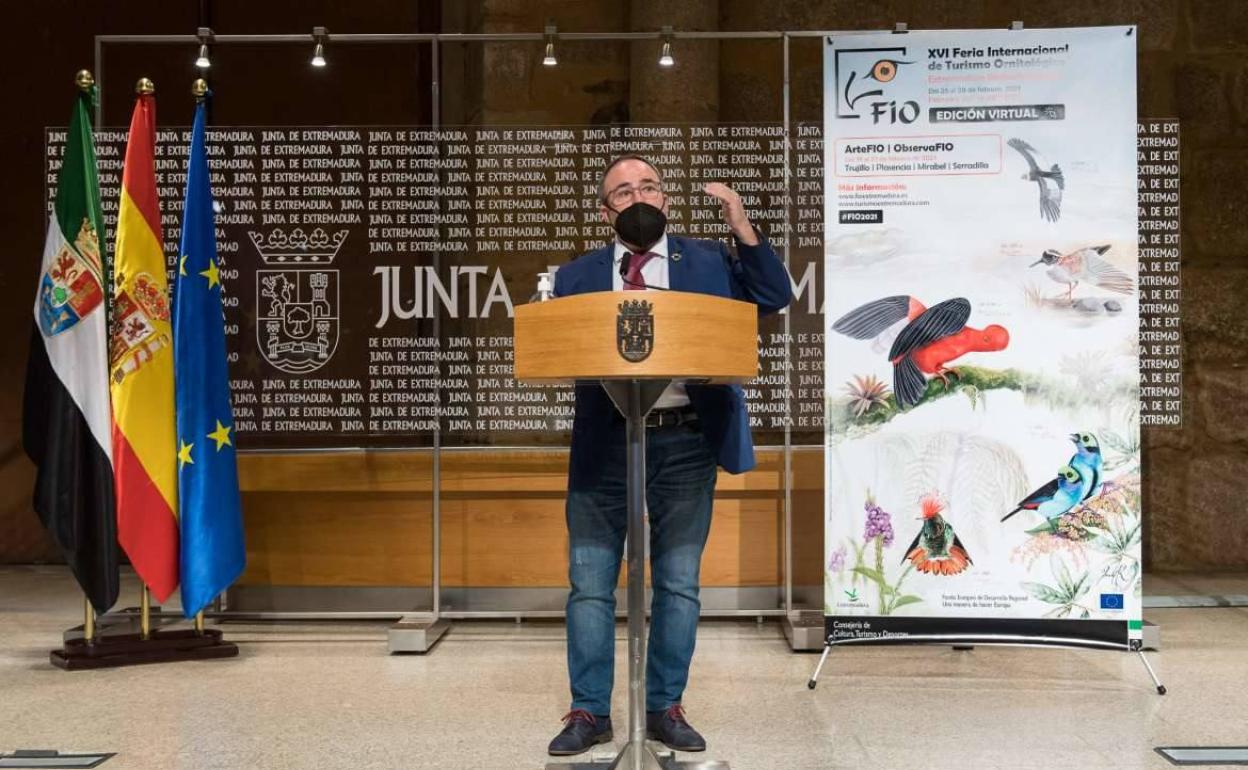 Francisco Martín Simón, director general de Turismo de la Junta, durante la presentación de la programación de FIO 2021. 