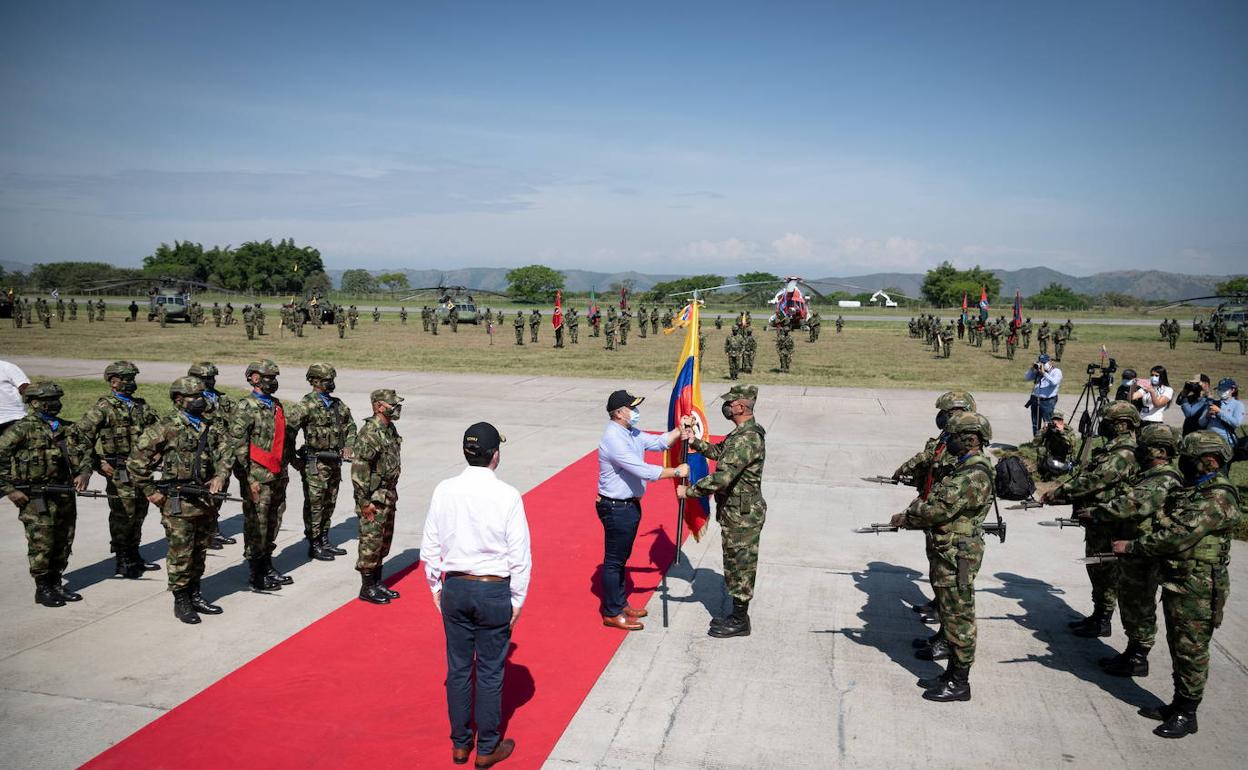 Iván Duque, durante el lanzamiento el viernes de una nueva unidad militar para atacar la producción de cocaína y los grupos armados