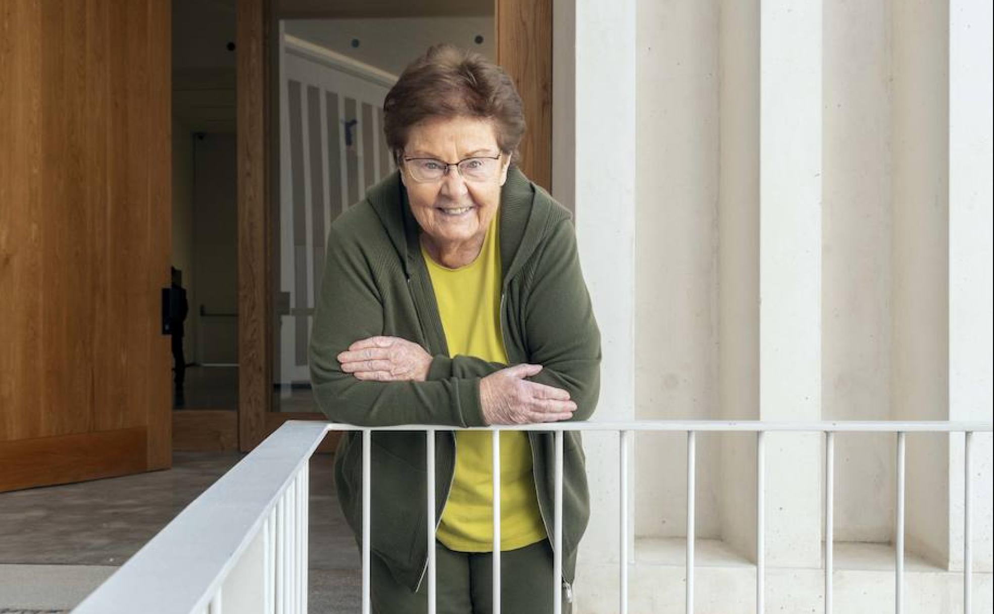 En su nuevo museo. Helga de Alvear posa en la entrada del recinto que inauguró el jueves.