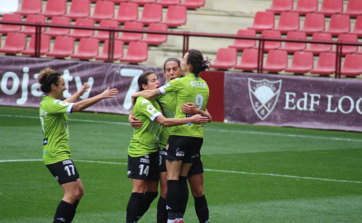 Las pacenses celebran el gol de Belén en el minuto 32. 