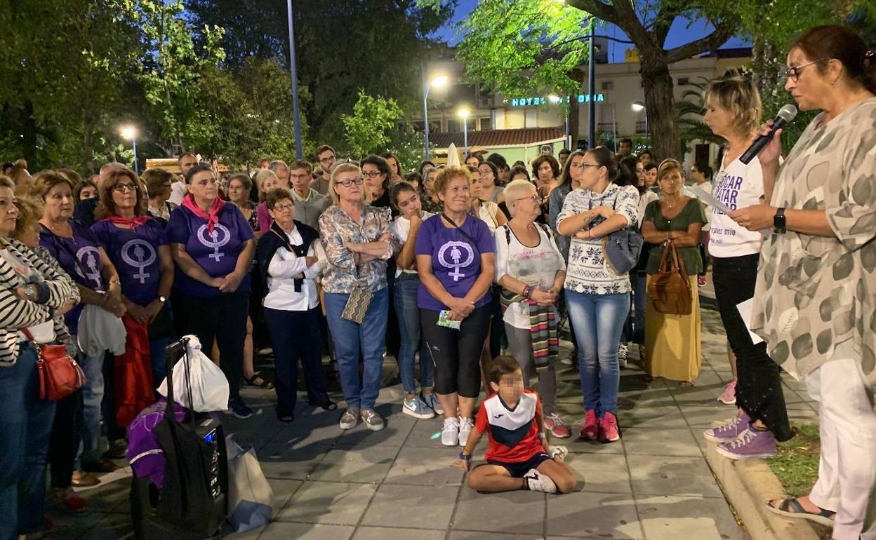 Concentración de repulsa de los hechos celebrada en Zafra.