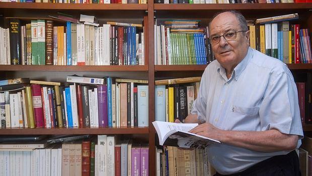 Fotos: Libros de Santiago Segura con su versión del golpe de Estado de hace 40 años.