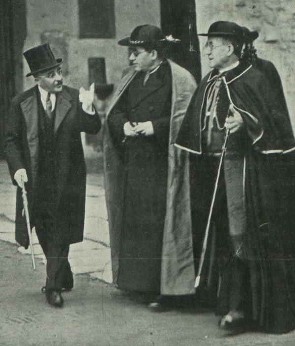 Fotos: Libros de Santiago Segura con su versión del golpe de Estado de hace 40 años.