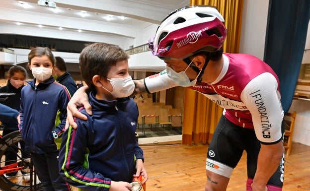 Rubén Tanco, con Pablo, uno de los alumnos. 