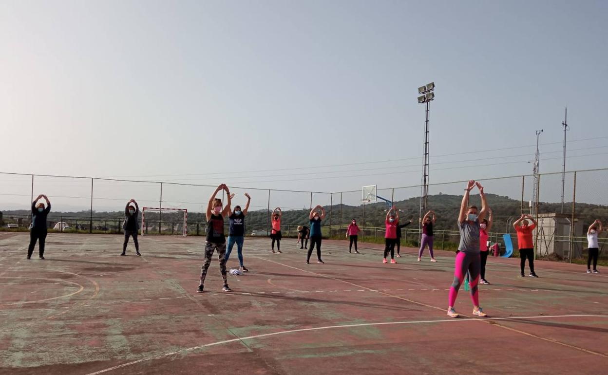 Grupo de participantes en las actividades deportivas