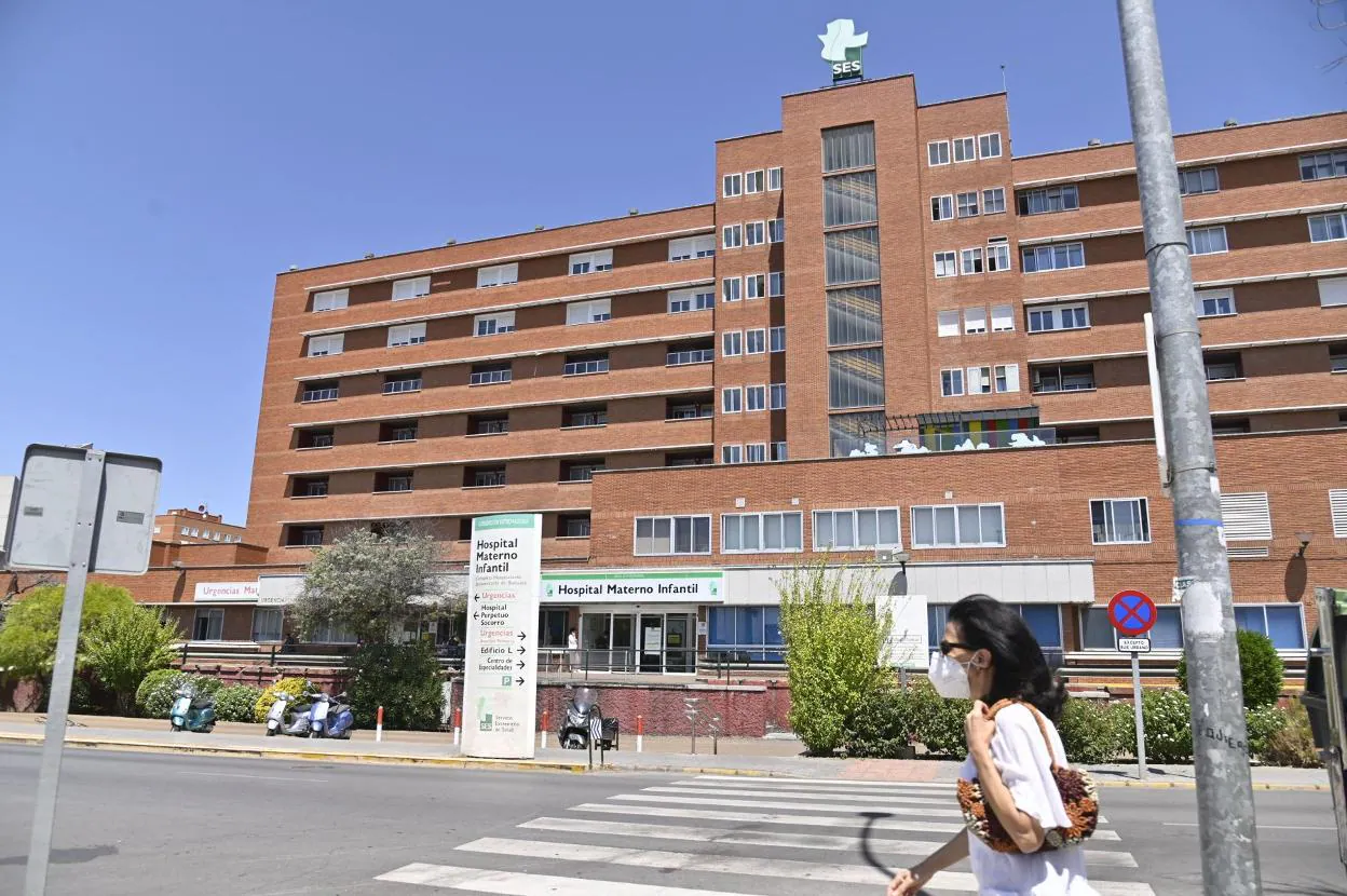 Fachada del Hospital Materno Infantil de Badajoz. 