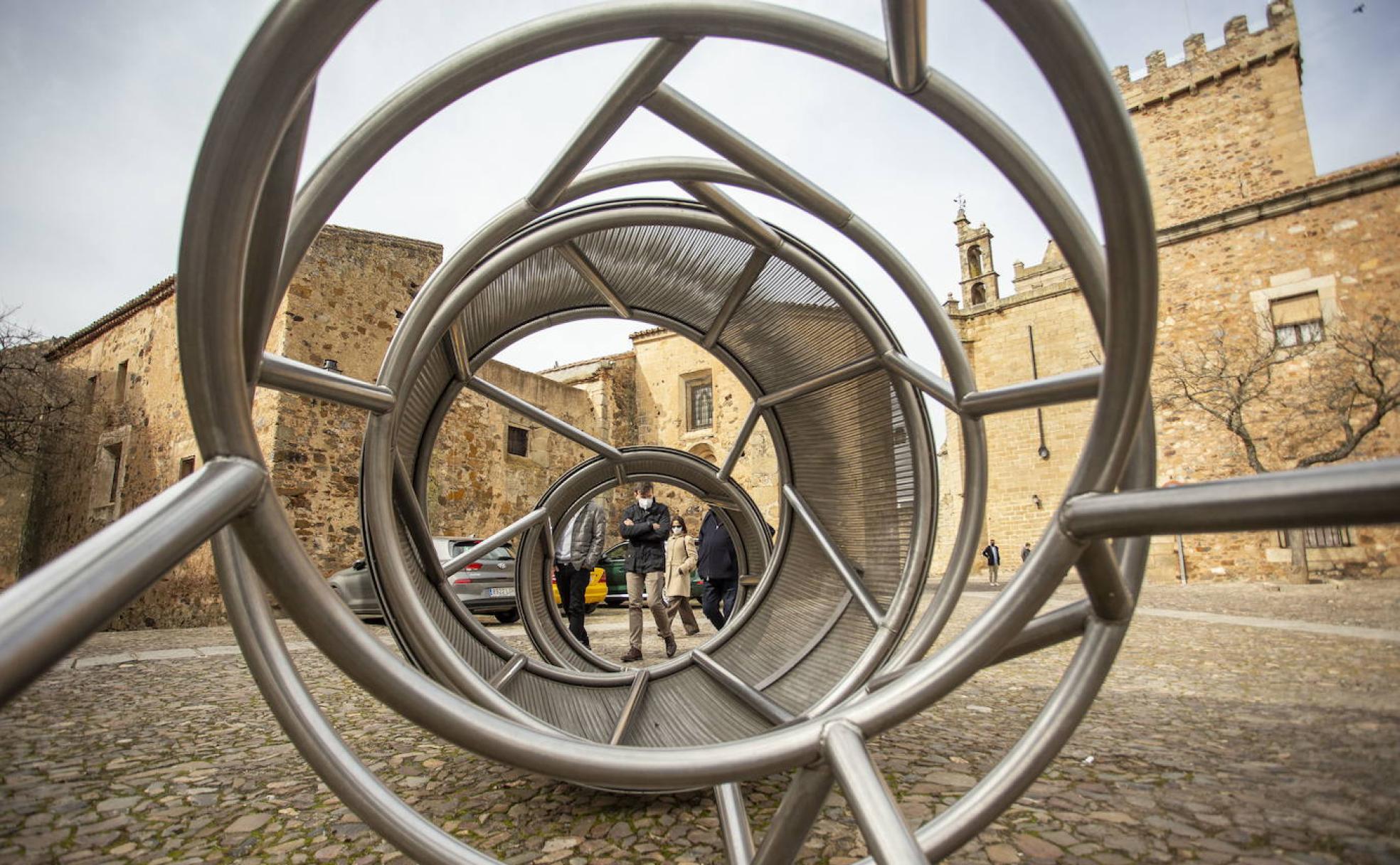 Arte contemporáneo. En la parte antigua de Cáceres con Helga de Alvear. 