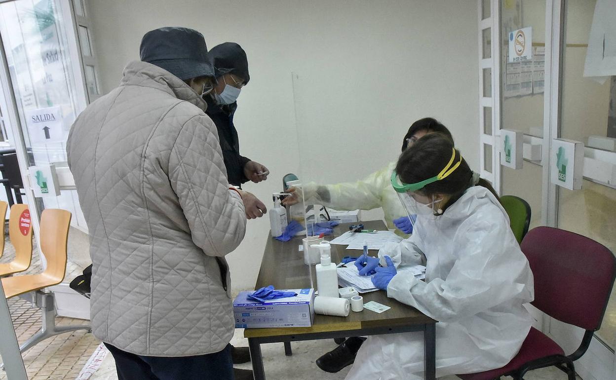 El SES actualiza el programa de cribados en la región