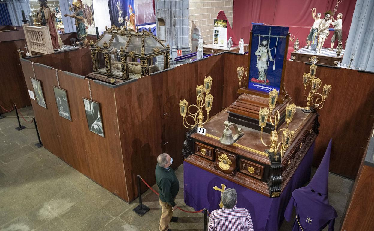 Santo Domingo expone la mayoría de los pasos que este año tampoco saldrán en procesión en Plasencia