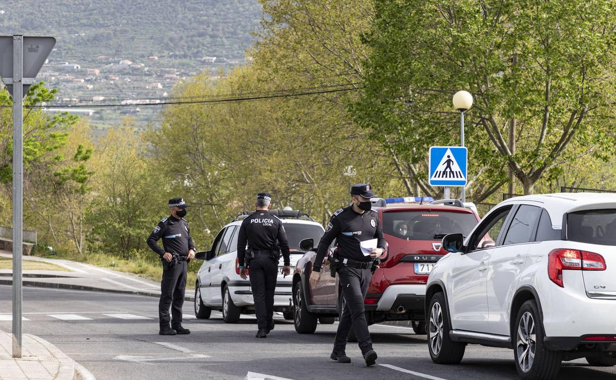 Control  policial ayer tarde en la calle Pablo Iglesias. 