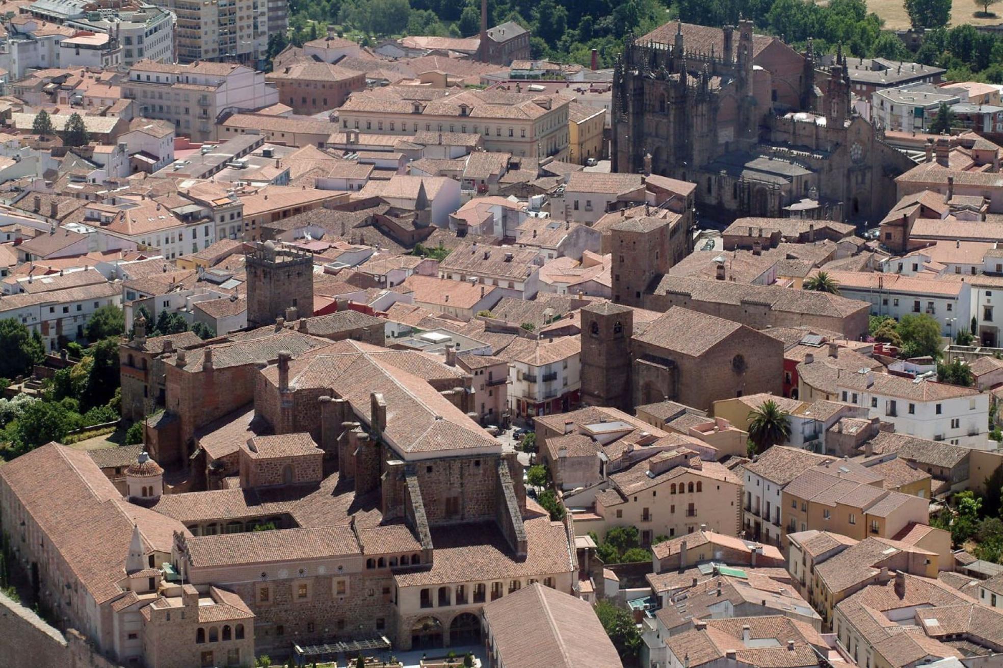 El casco histórico concentra la mayoría de inmuebles eclesiásticos, el más valioso de ellos es la Catedral. 