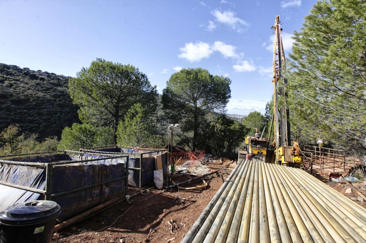 Trabajos de las catas realizadas en el paraje de Valdeflores en enero de 2018. 