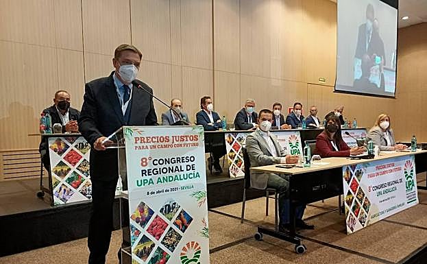 El ministro Planas durante su intervención en Sevilla.