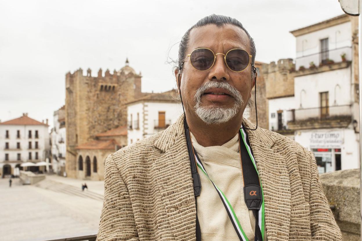 El arquitecto jefe del proyecto, Ujjwal Man Shaka, en la Plaza. 