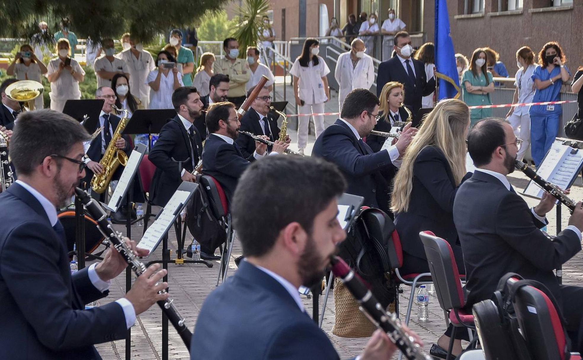 Concierto de la Banda Municipal en el Hospital Universitario. 