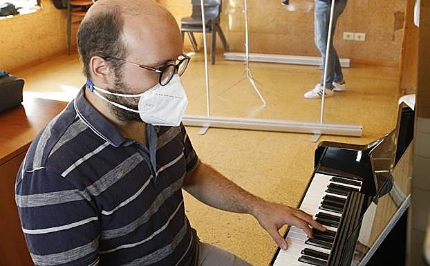 Profesores esenciales, pero no tanto