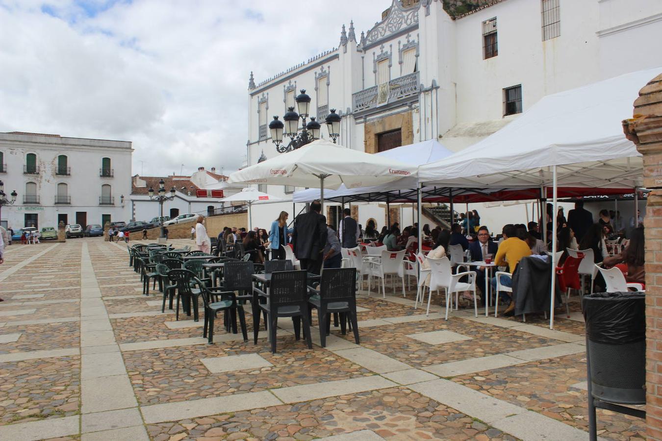 Ambiente del Domingo de Milagros en el Paseo de la Constitución