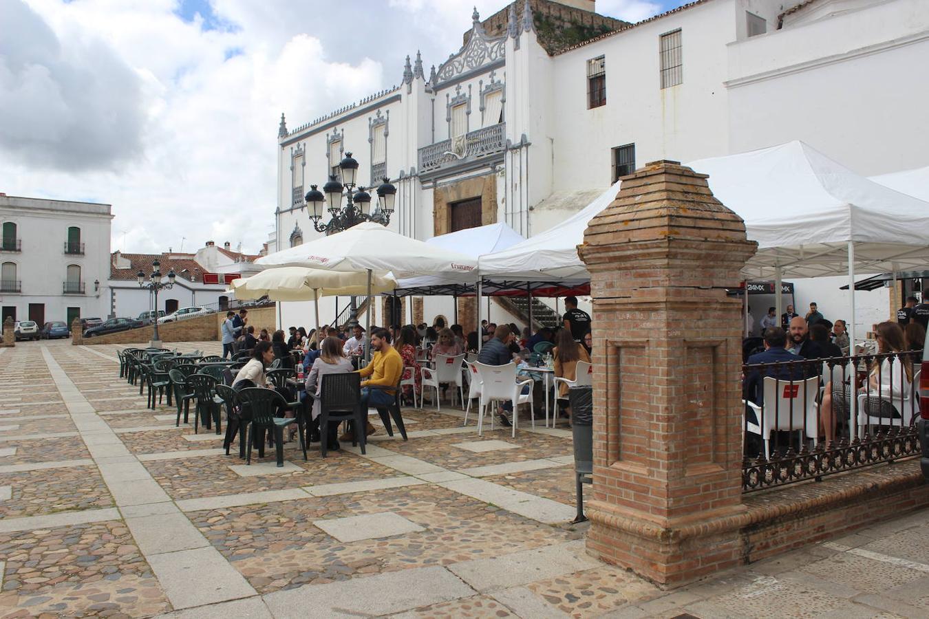 Ambiente del Domingo de Milagros en el Paseo de la Constitución