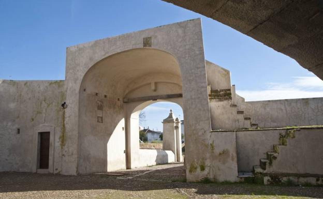 Tercer intento para quitar las humedades del hornabeque de Badajoz