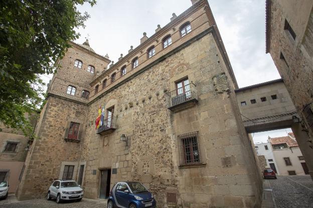 El Archivo Histórico Provincial de Cáceres se queda en el Palacio de Moctezuma