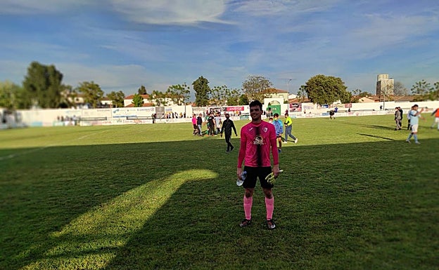 David Moraga, vestido como portero ante el Trujillo este domingo. 