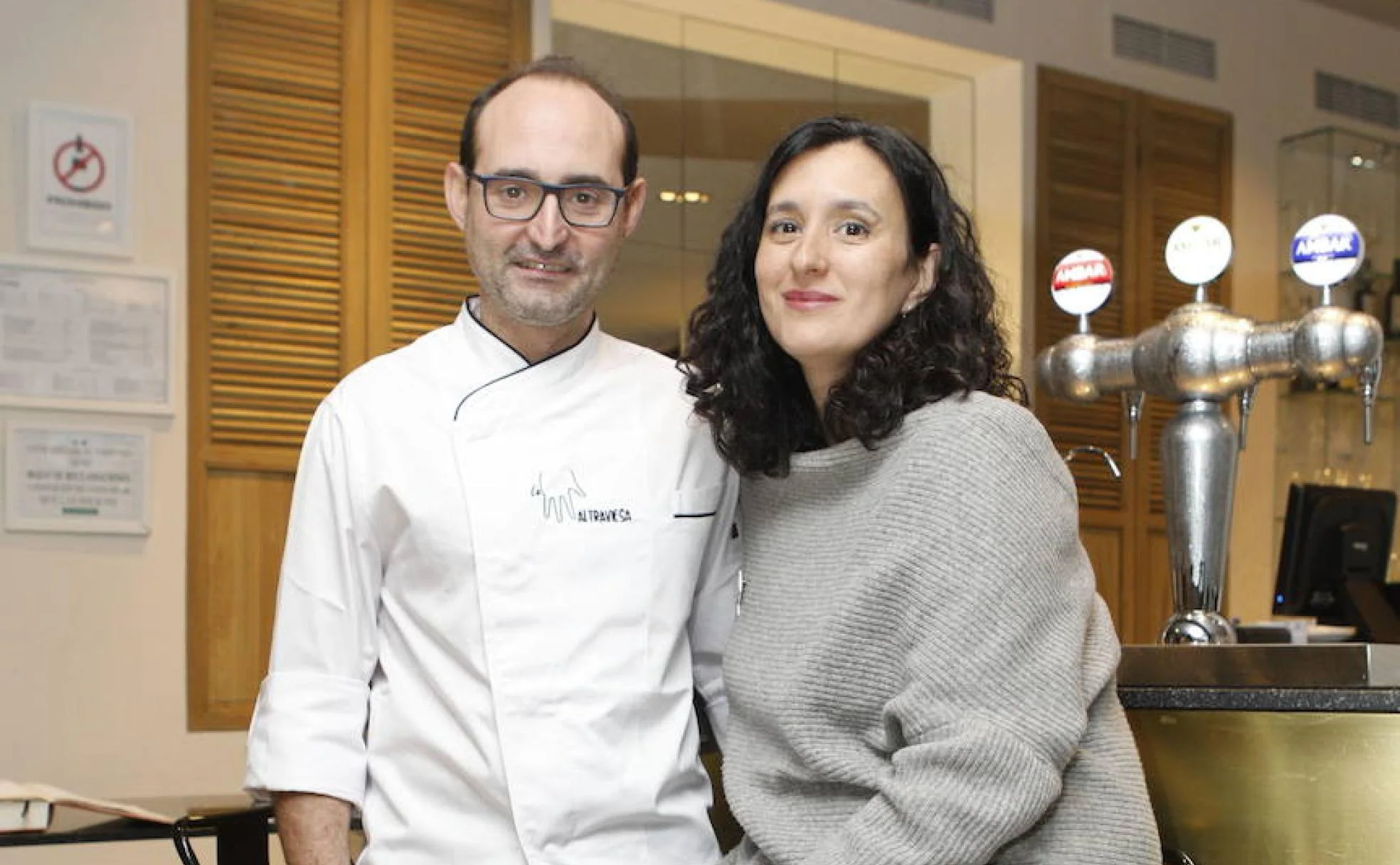 Marta González y David Portillo en su nueva tapería.