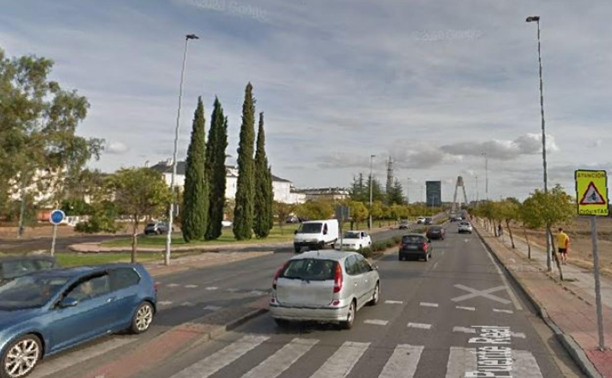 Una ciclista ingresa en la UCI tras sufrir un accidente en el Puente Real de Badajoz