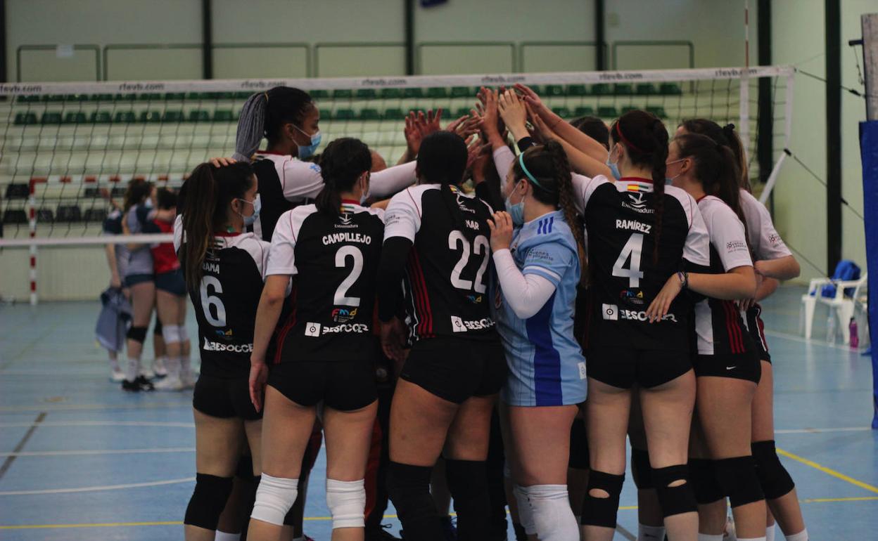 Las jugadoras del CD Badajoz Extremadura celebran un triunfo en un partido. 