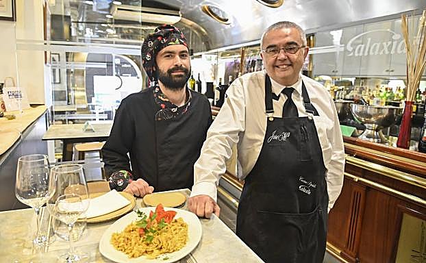 Saúl Flores y José María Martínez, cocinero y propietario de Galaxia.