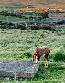 Imagen secundaria 2 - Arriba, glorieta del Amparo que lleva a la Montaña y conecta con el viaducto. Abajo, a la izquierda, trabajos en la obra con la parte antigua de fondo. A la derecha, el viaducto de Valdeflores visto desde la carretera de la Montaña. 