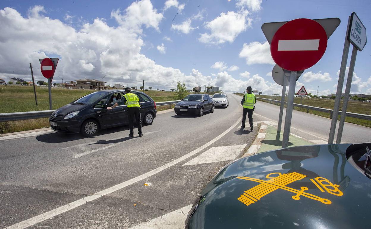 Controles durante el último cierre perimetral de la localidad.